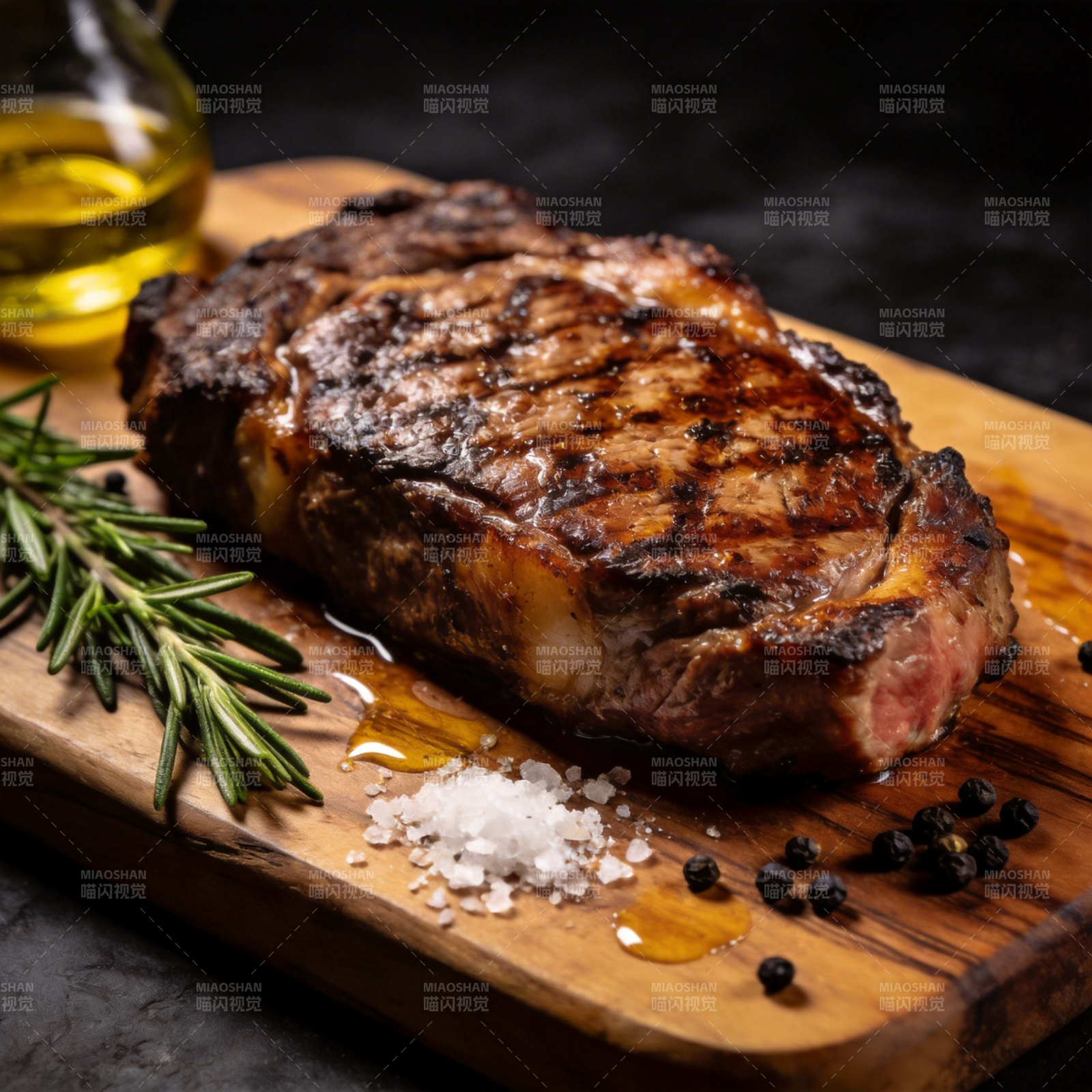 香煎牛排配迷迭香图片