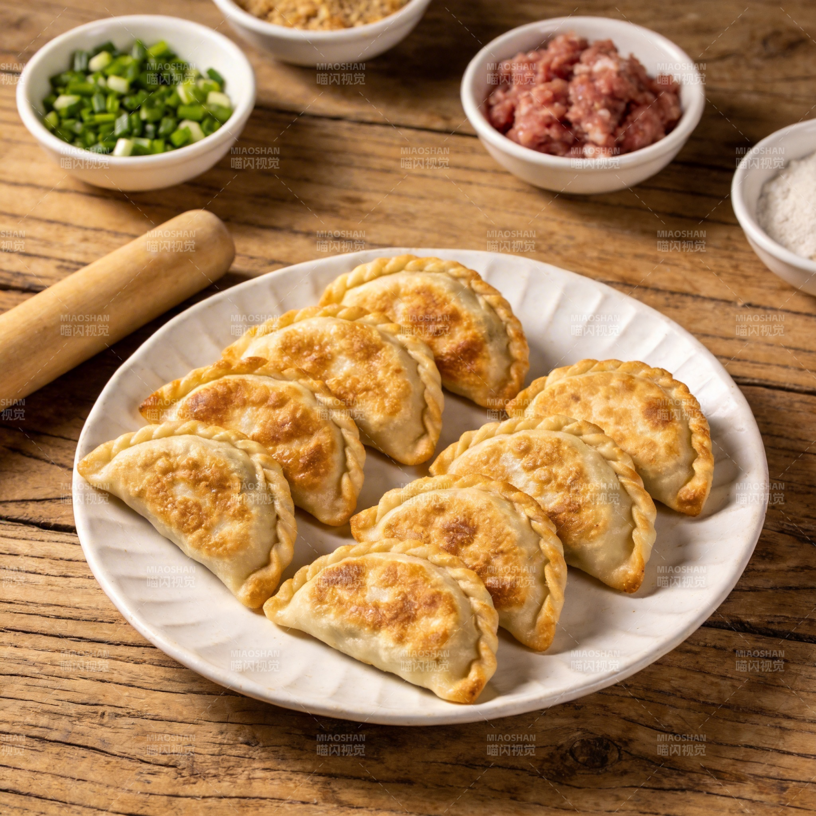 金黄煎饺诱人美味图片