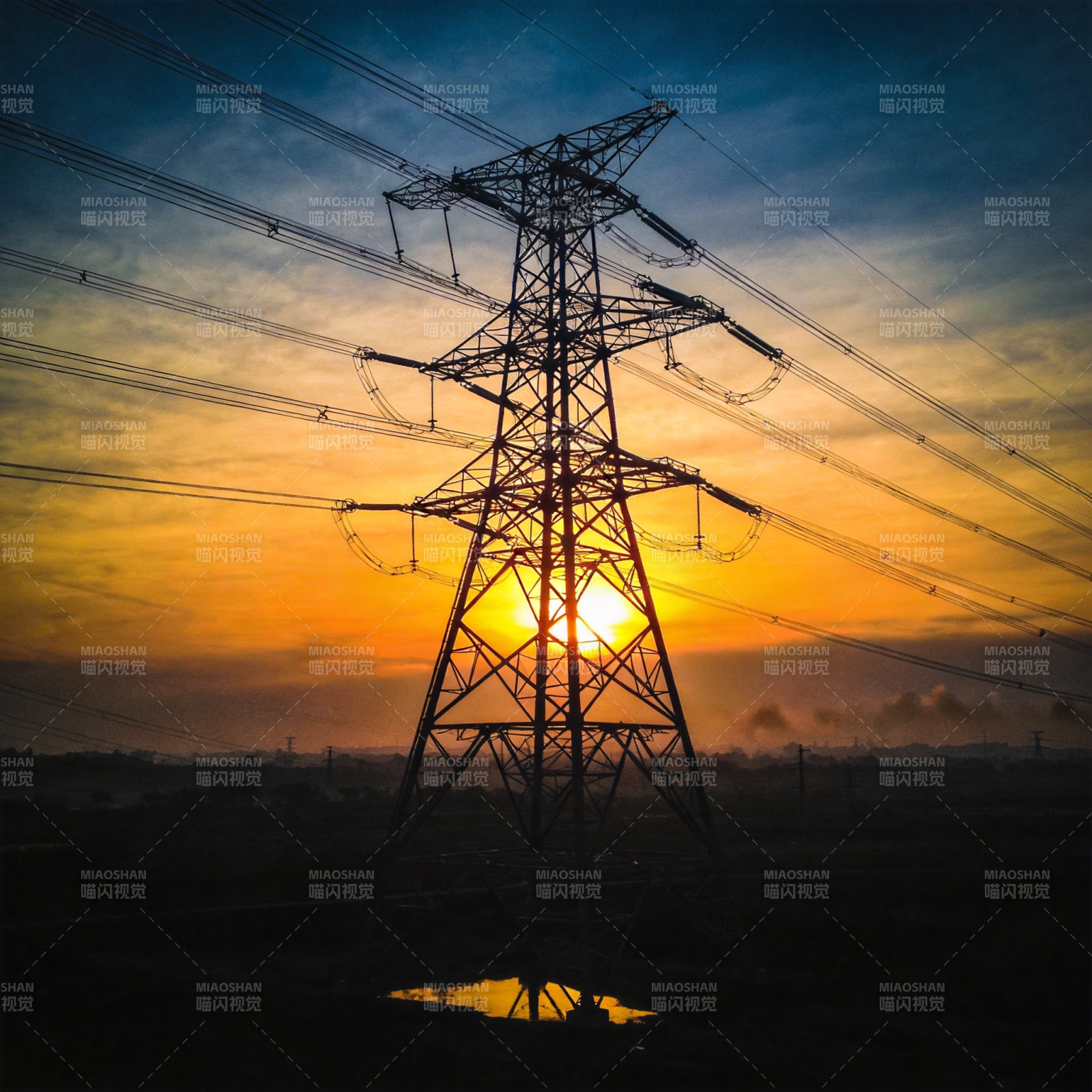 夕阳下的电塔剪影图片