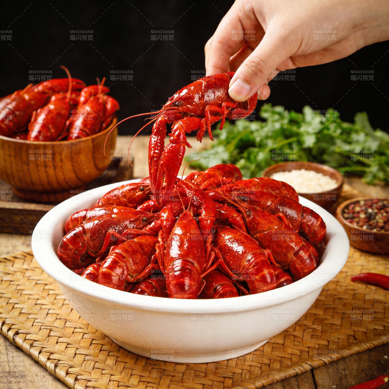 麻辣小龙虾盛宴图片