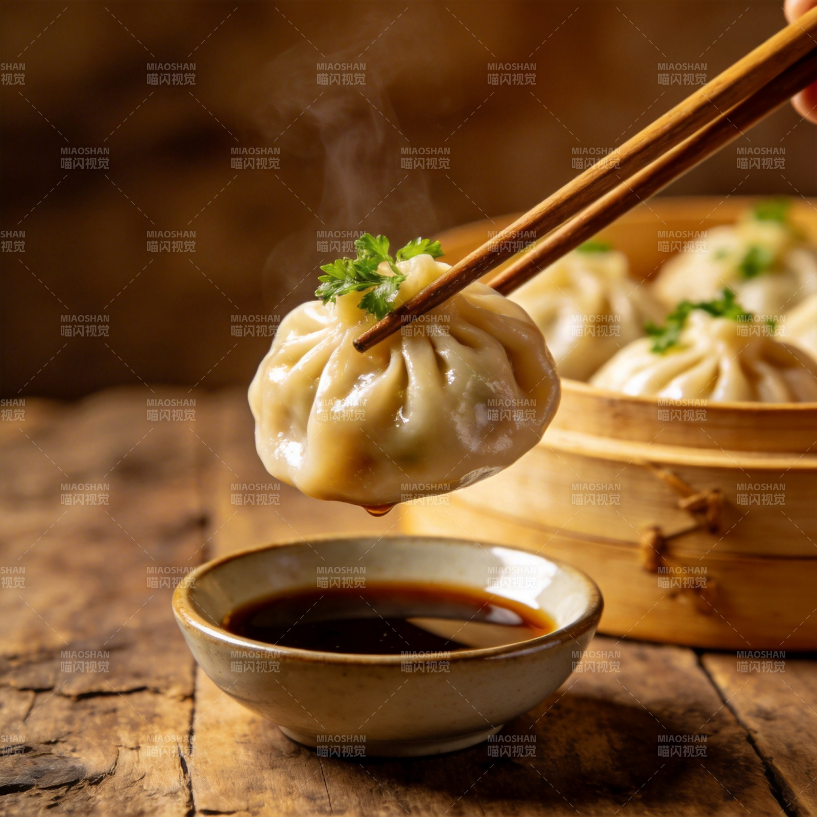 热气腾腾的蒸饺图片