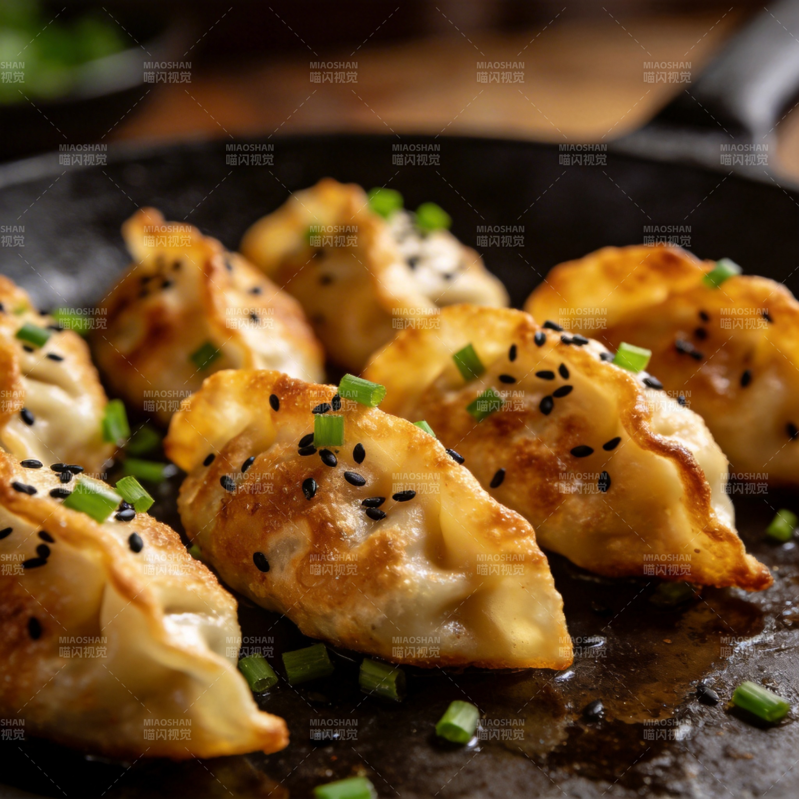 金黄煎饺 香脆可口图片
