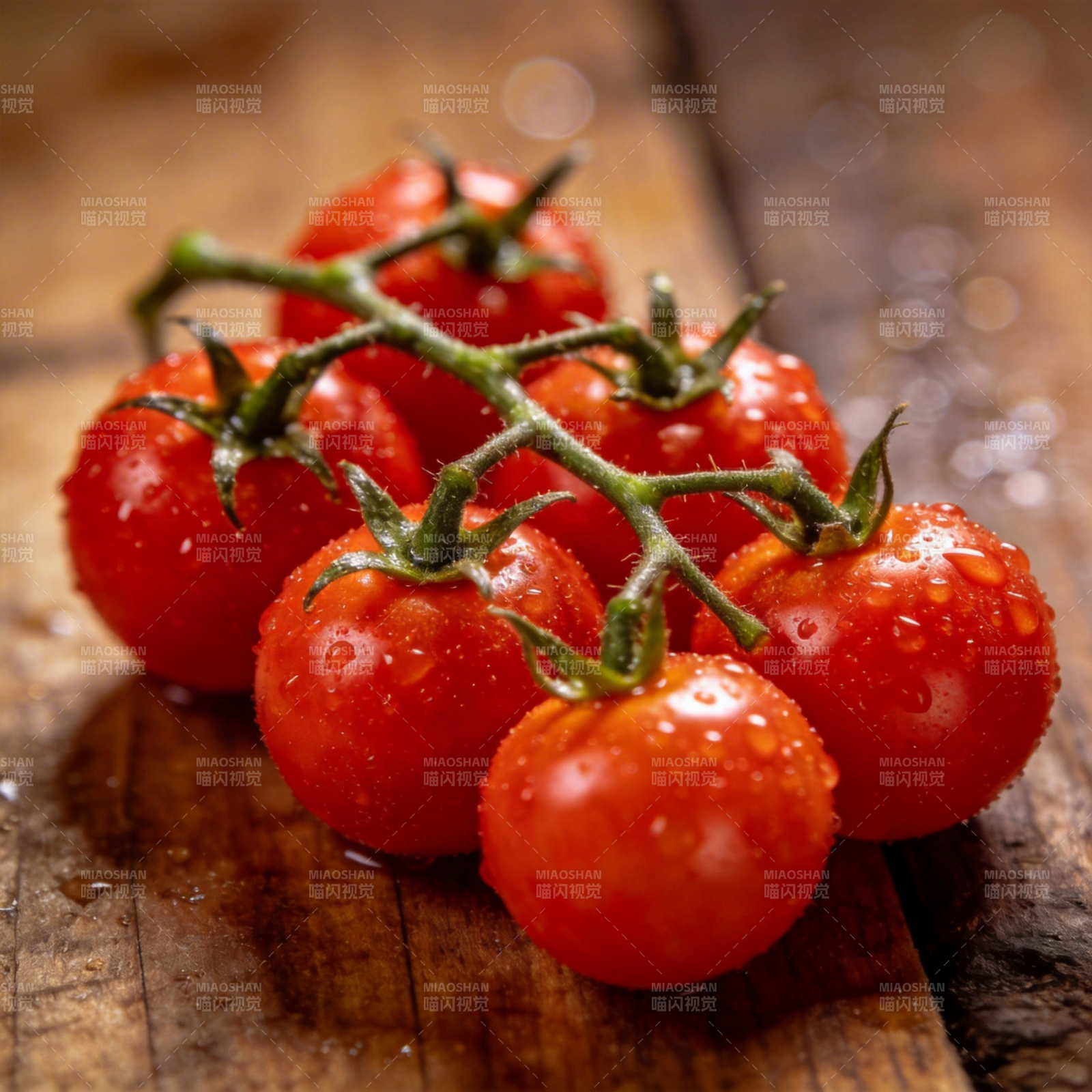 鲜红樱桃番茄图片