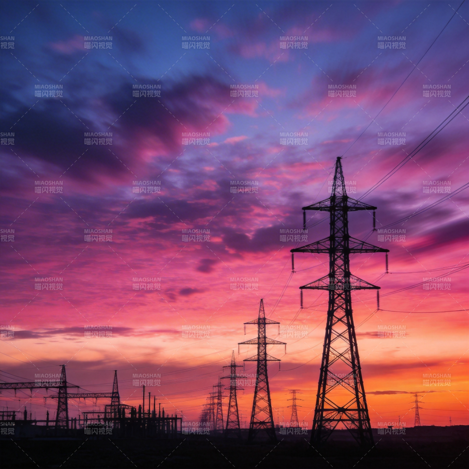 电塔剪影映晚霞图片