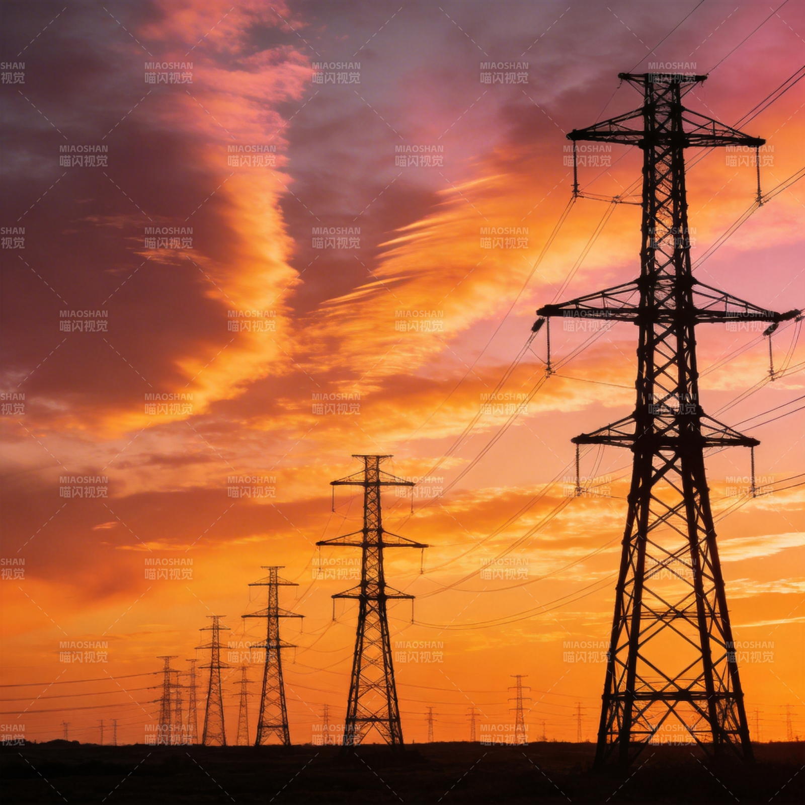 夕阳下的电力塔图片