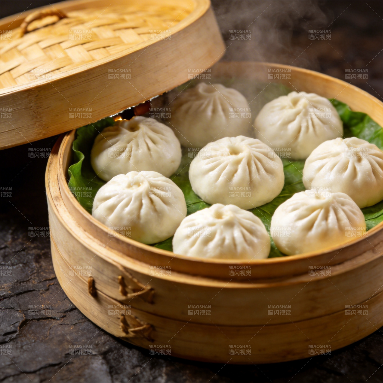 热气腾腾小笼包图片