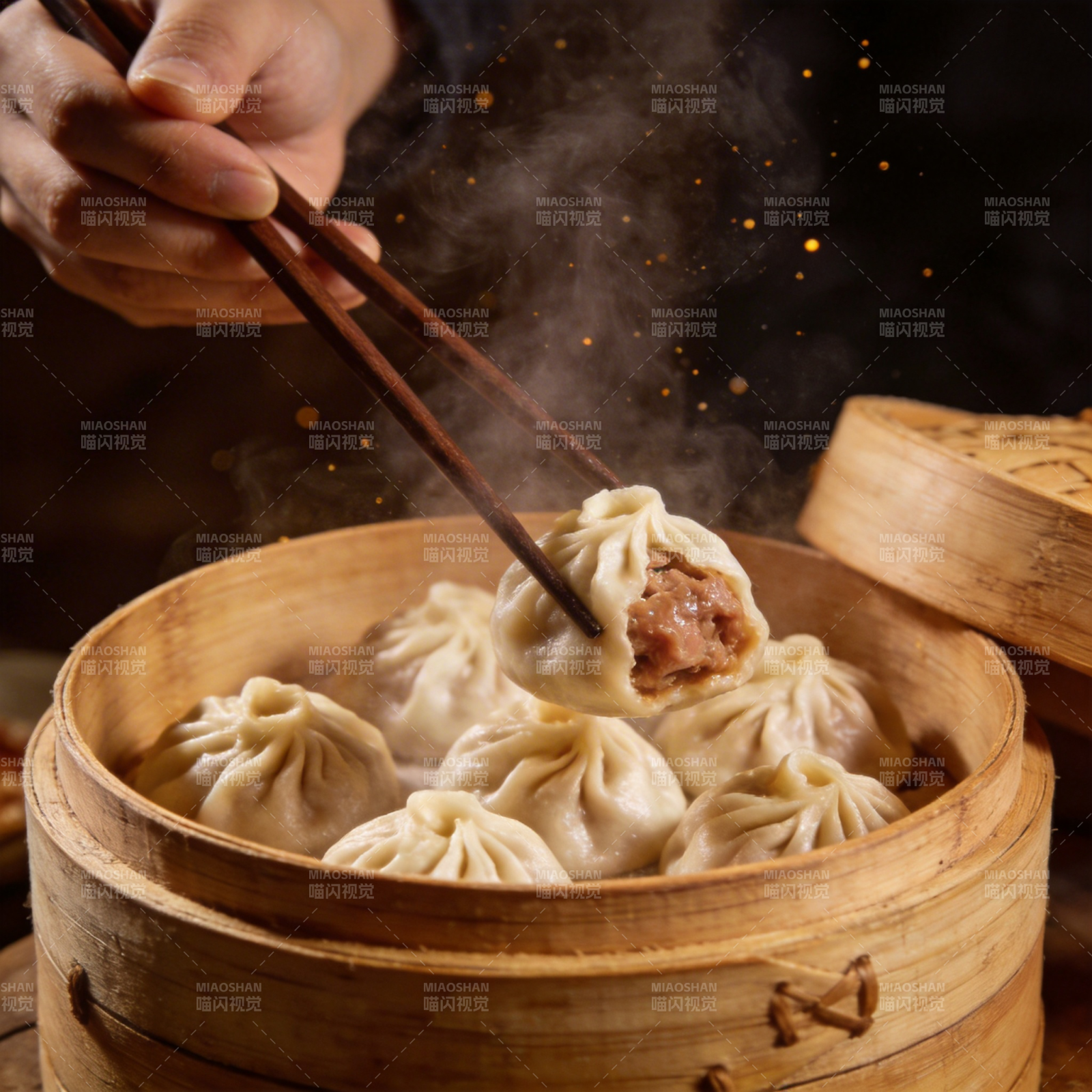 热腾腾的蒸饺图片