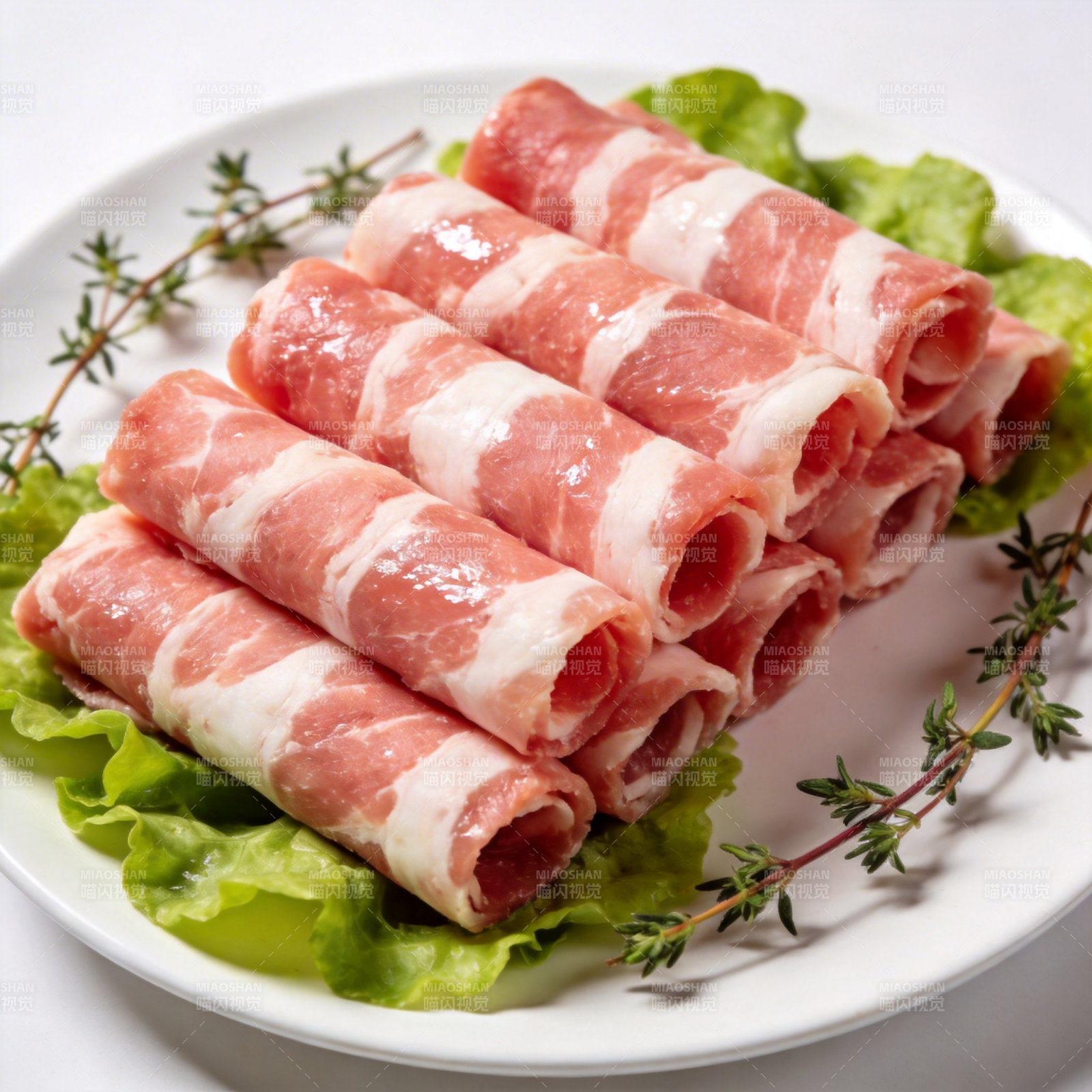 五花肉卷配香草图片
