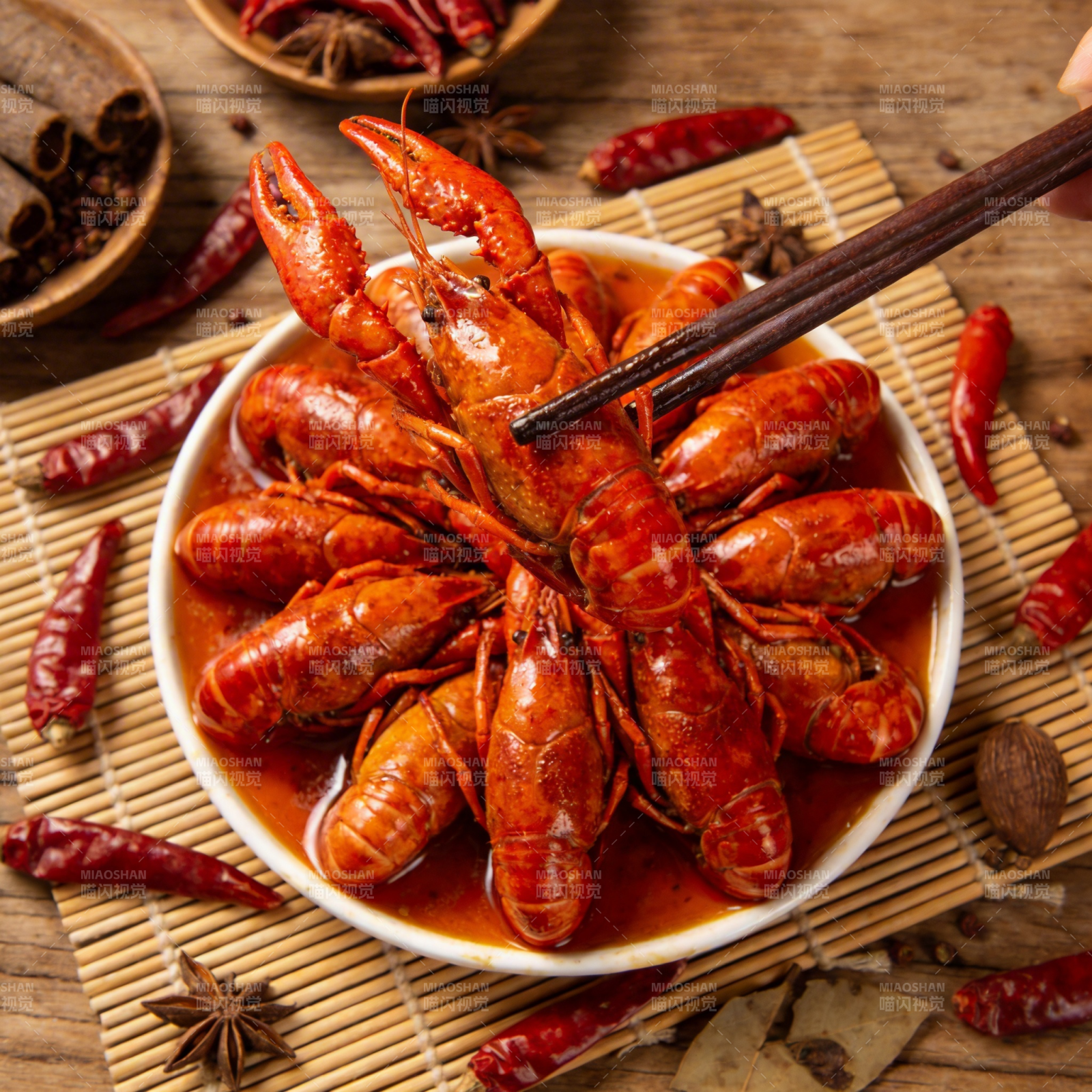 麻辣小龙虾盛宴图片