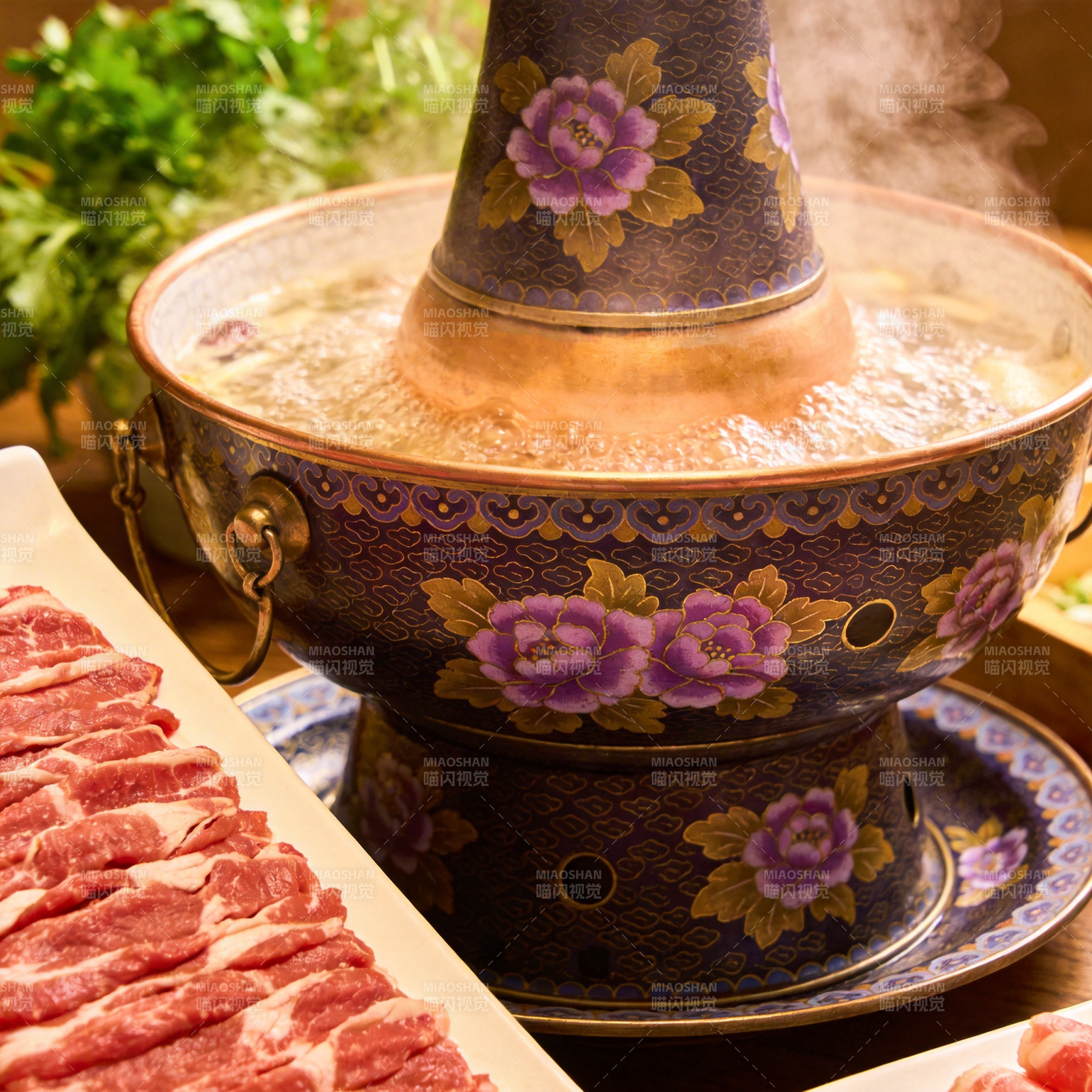 热气腾腾的火锅宴图片