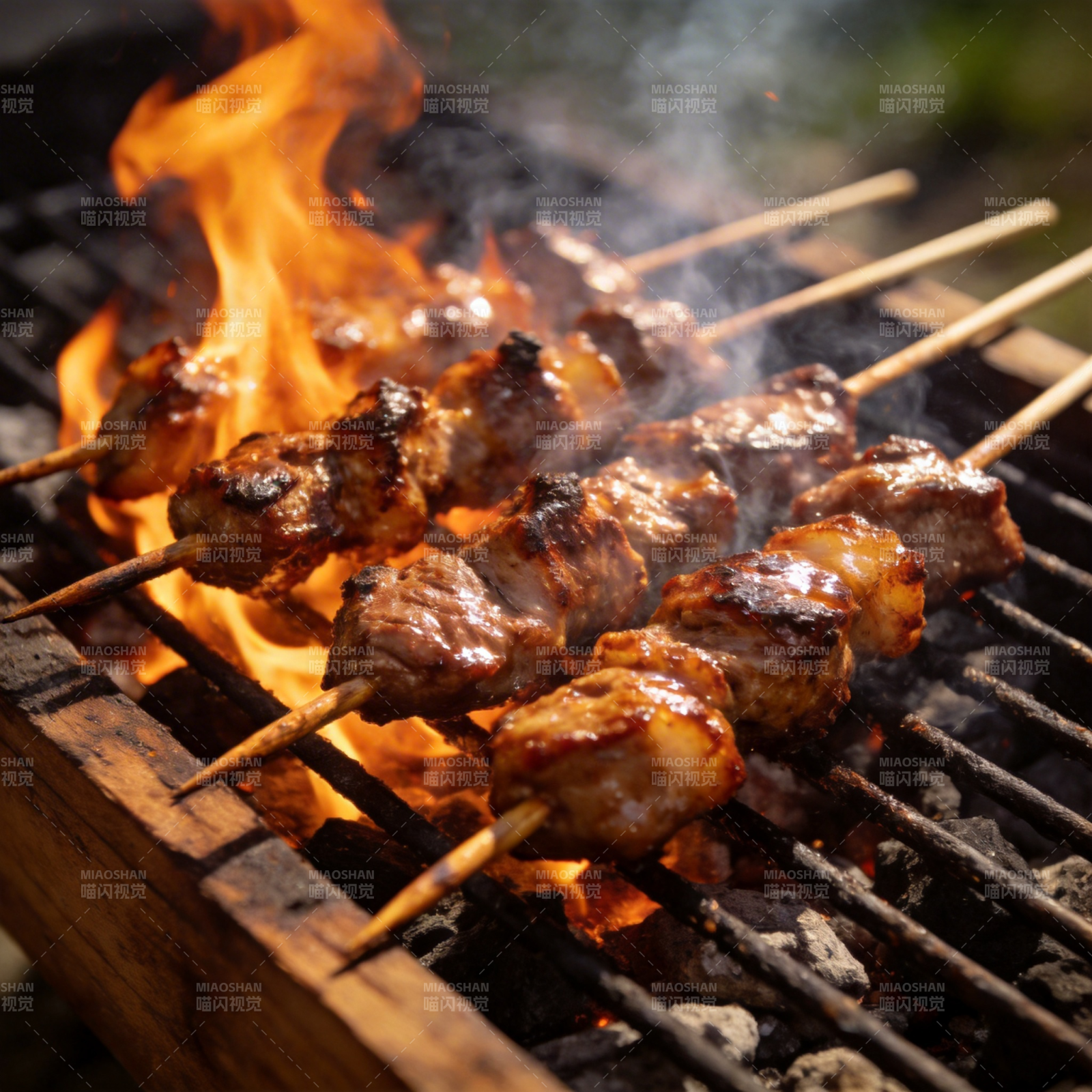 烧烤肉串火焰中图片