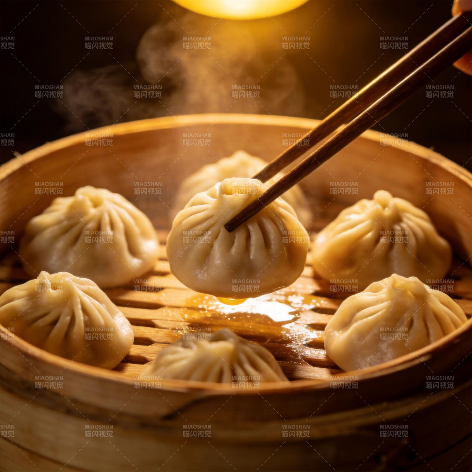 热气腾腾的蒸饺图片