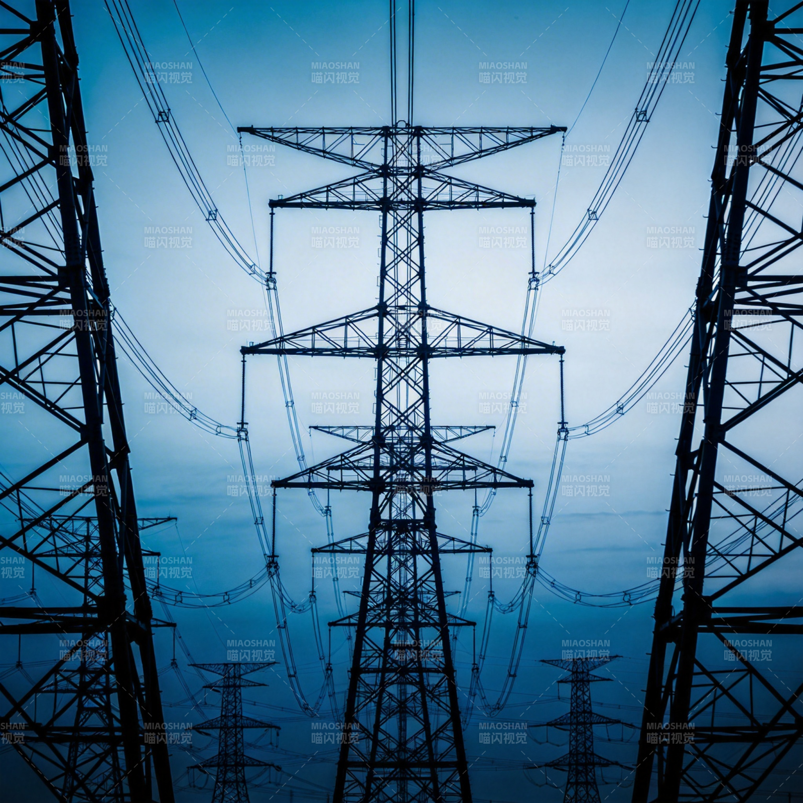 电力塔群剪影图片