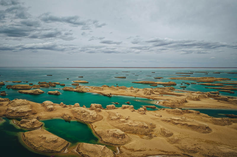 碧海黄沙奇景-水上雅丹魔鬼城图片