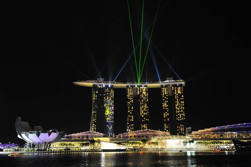 新加坡滨海湾夜景璀璨图片