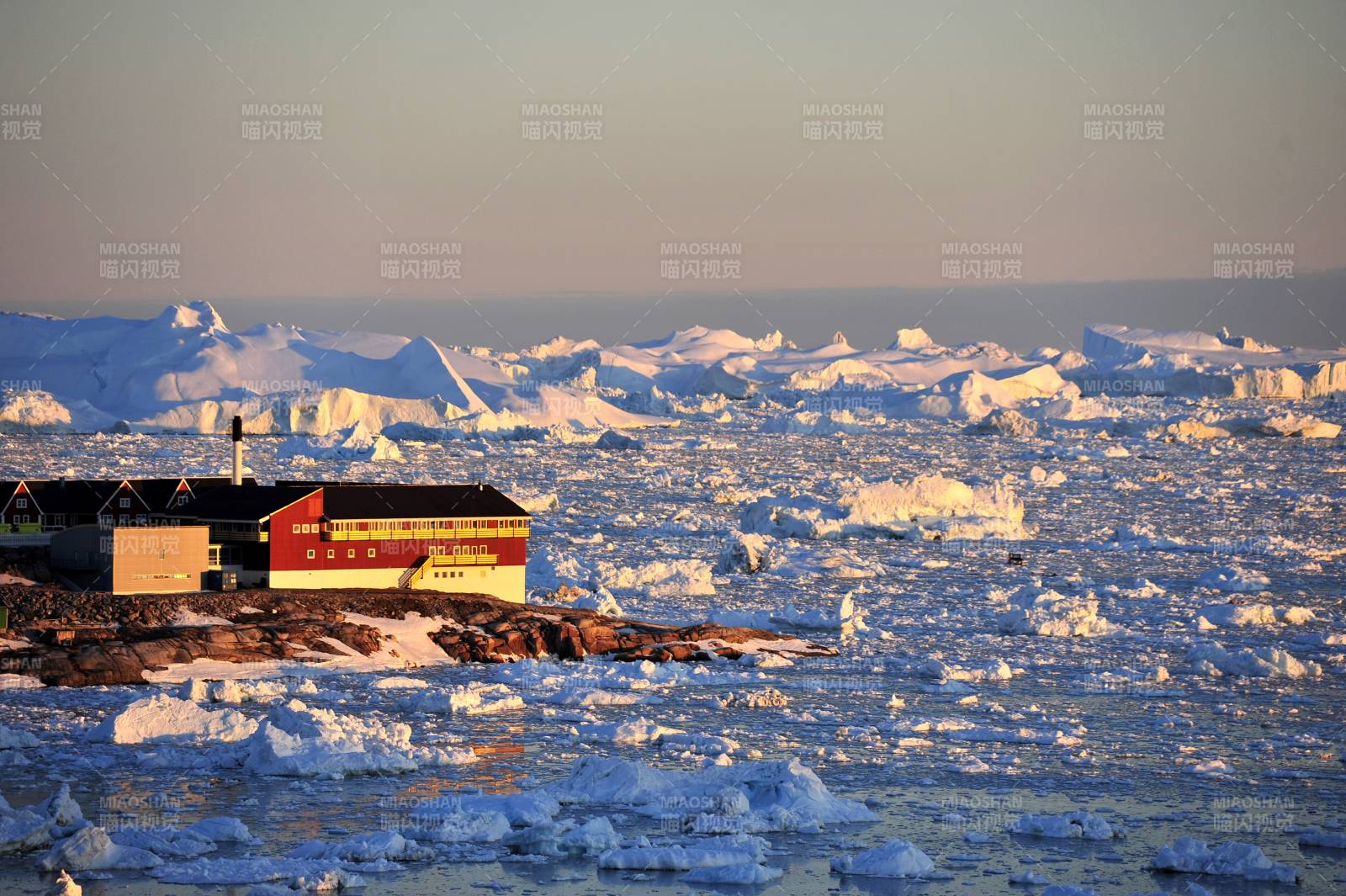 格陵兰岛极地冰海小屋图片