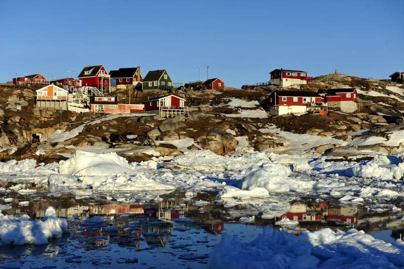 格陵兰岛北极小镇雪景图片