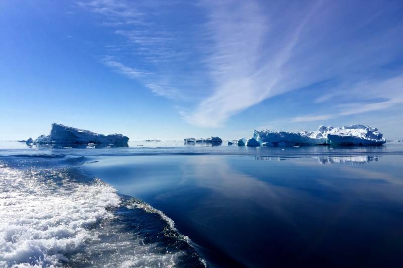 格陵兰岛极地冰川静谧景图片