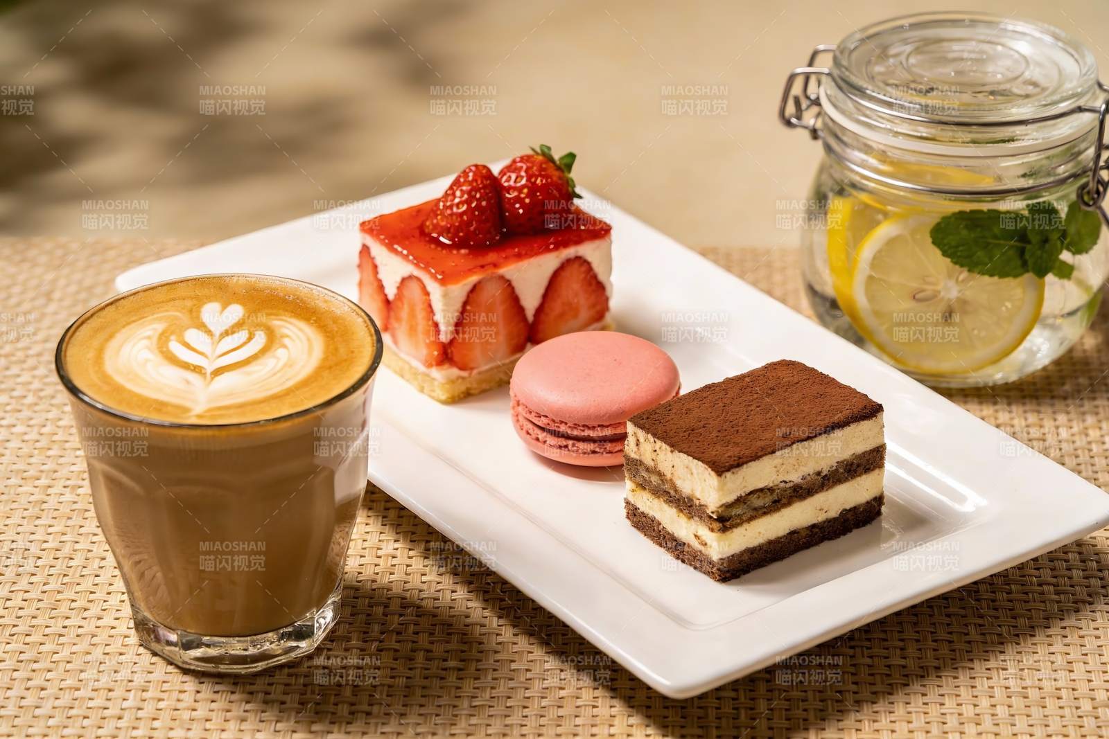 咖啡甜点下午茶摆盘图片