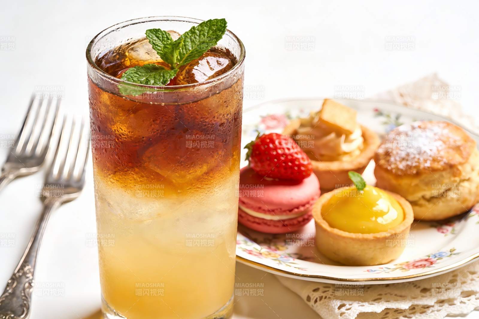 冰饮甜点精美摆盘图片