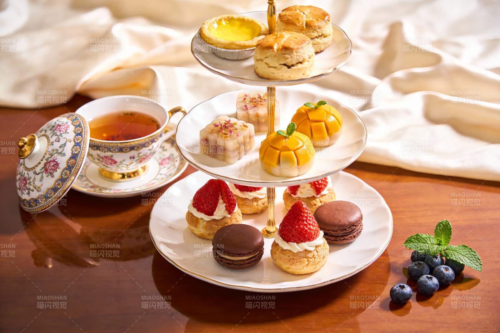 精致下午茶三层点心架图片
