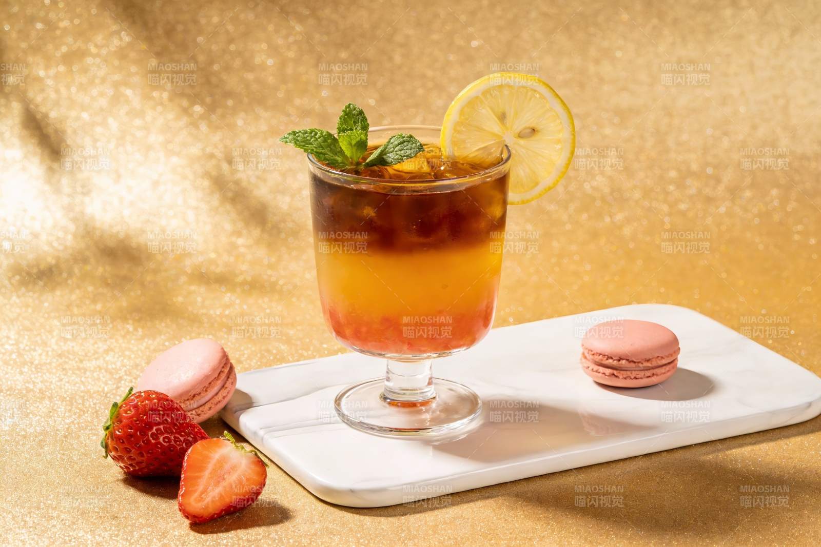 饮品与甜点的精致摆拍图片