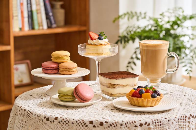 精致甜点与咖啡的温馨下午茶图片