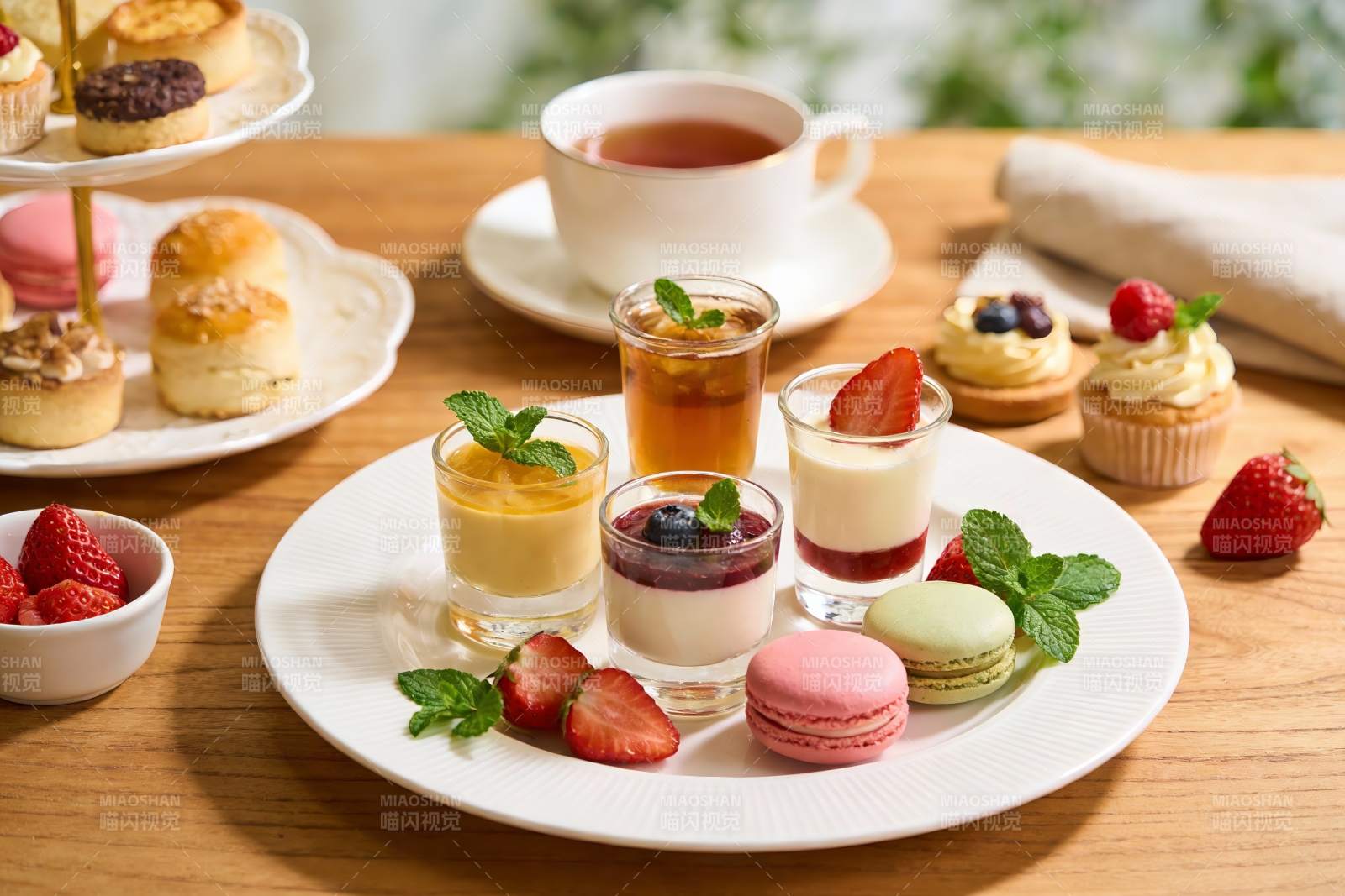 精致下午茶甜点与饮品图片