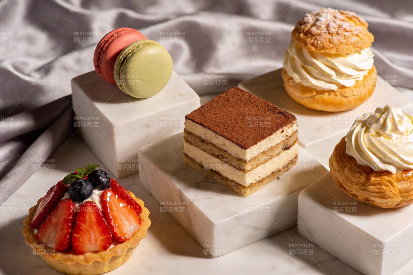 精致甜点摆盘展示图片