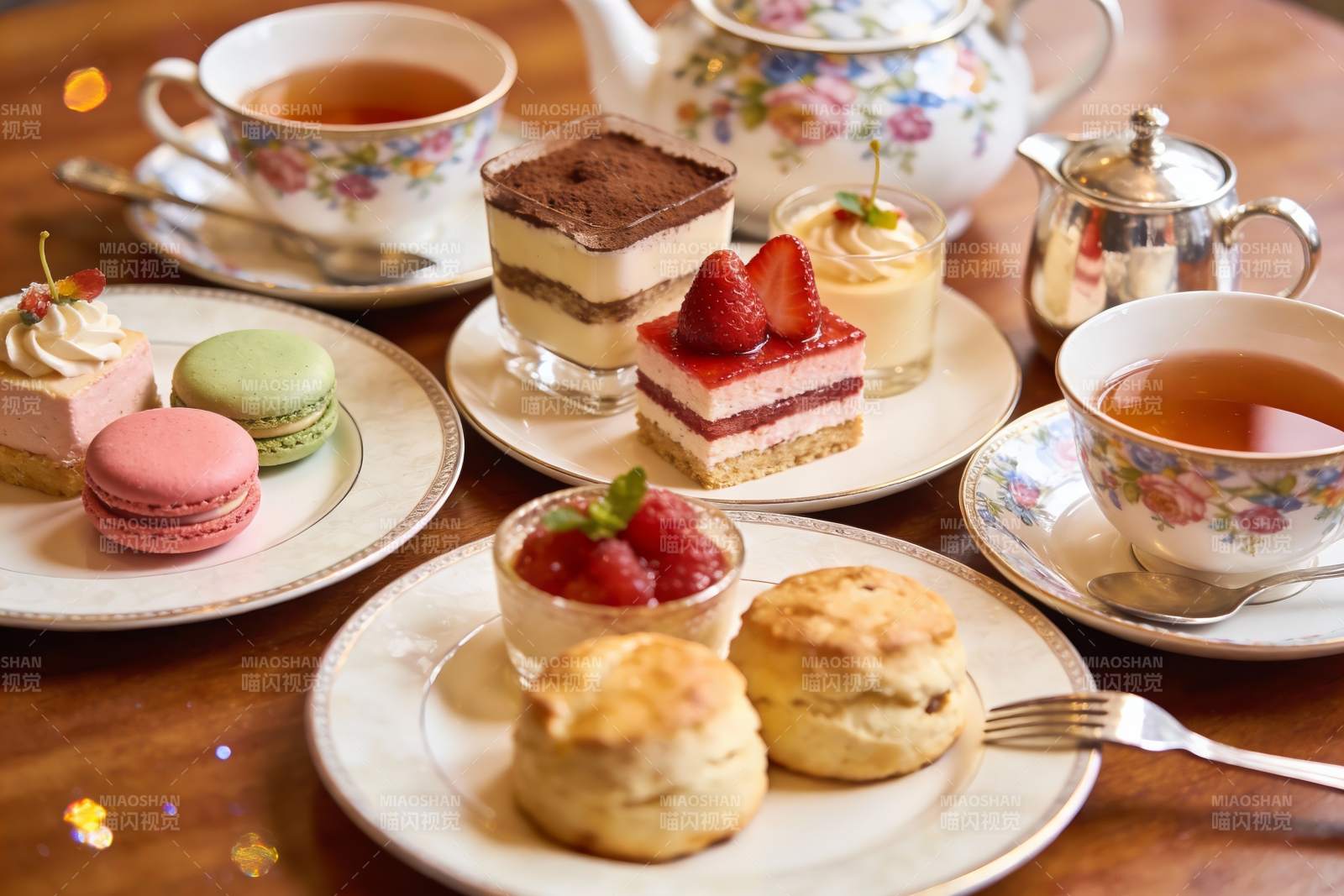 精致下午茶甜点与茶具摆盘图片