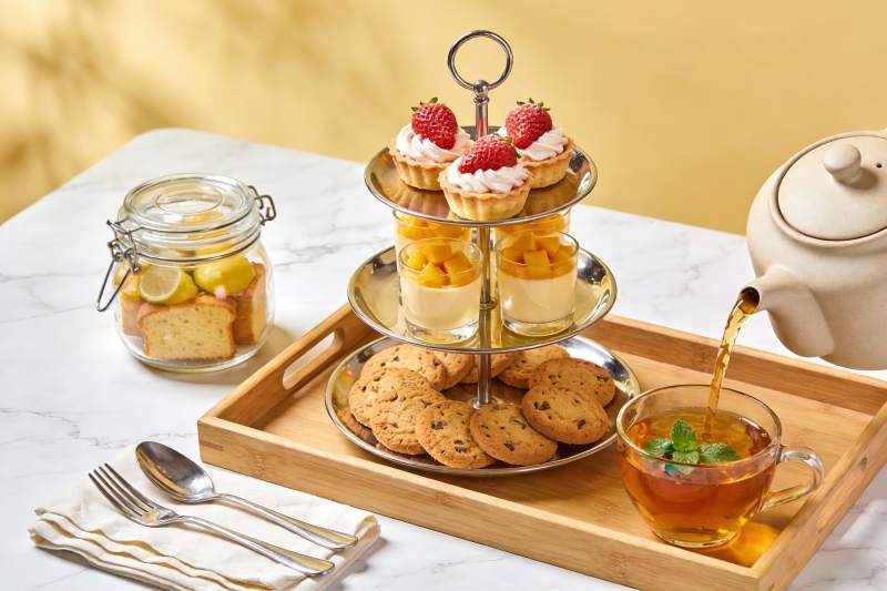 下午茶点心与茶饮摆盘图片