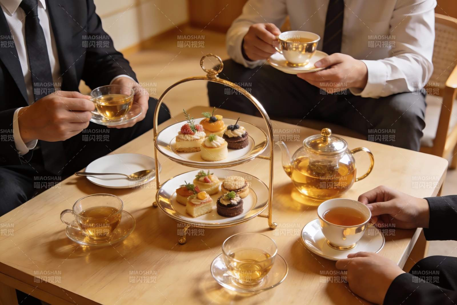 商务人士下午茶聚会图片