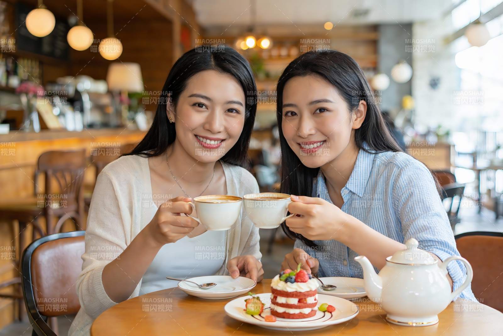 两位女士咖啡时光图片