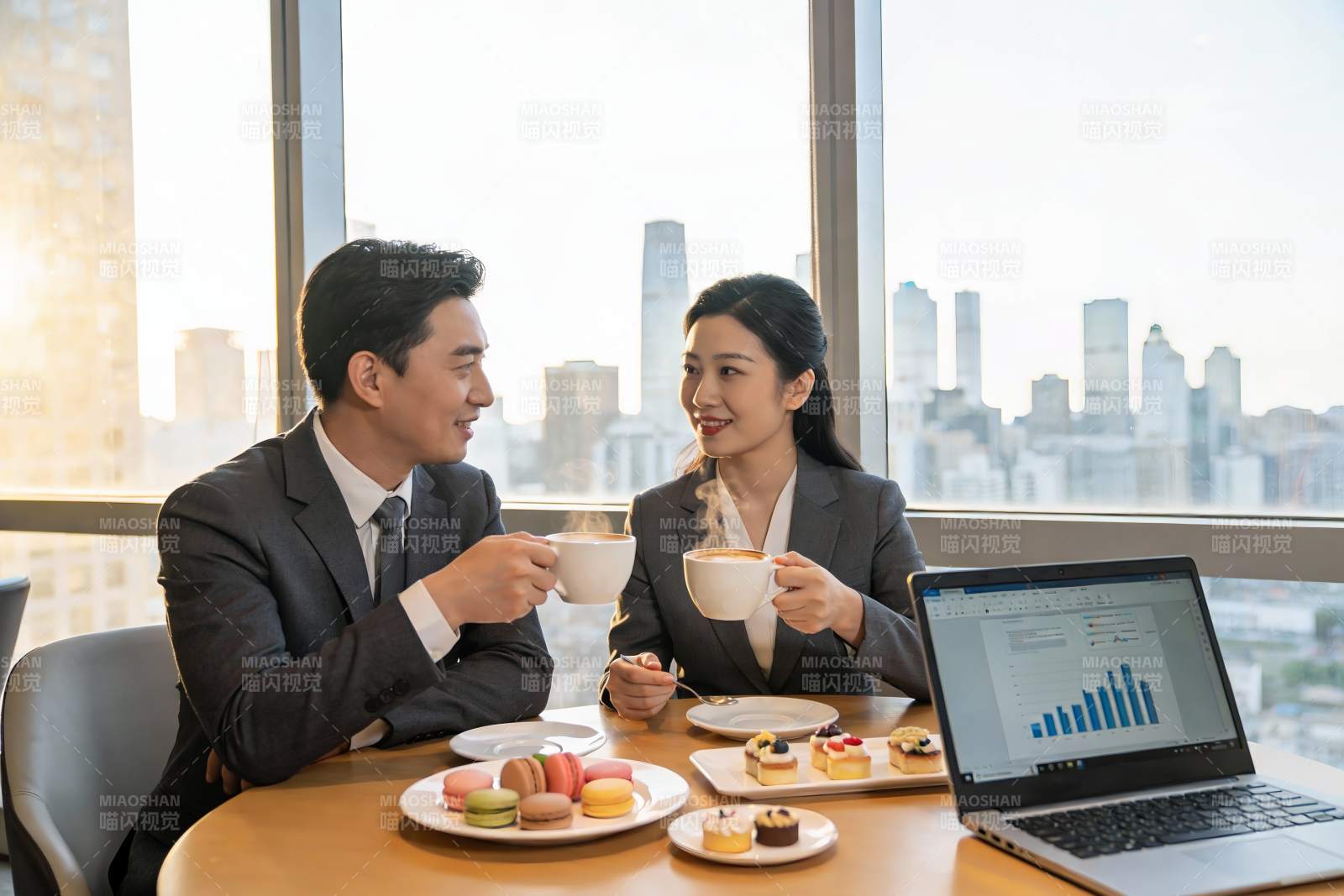 商务人士办公室下午茶图片