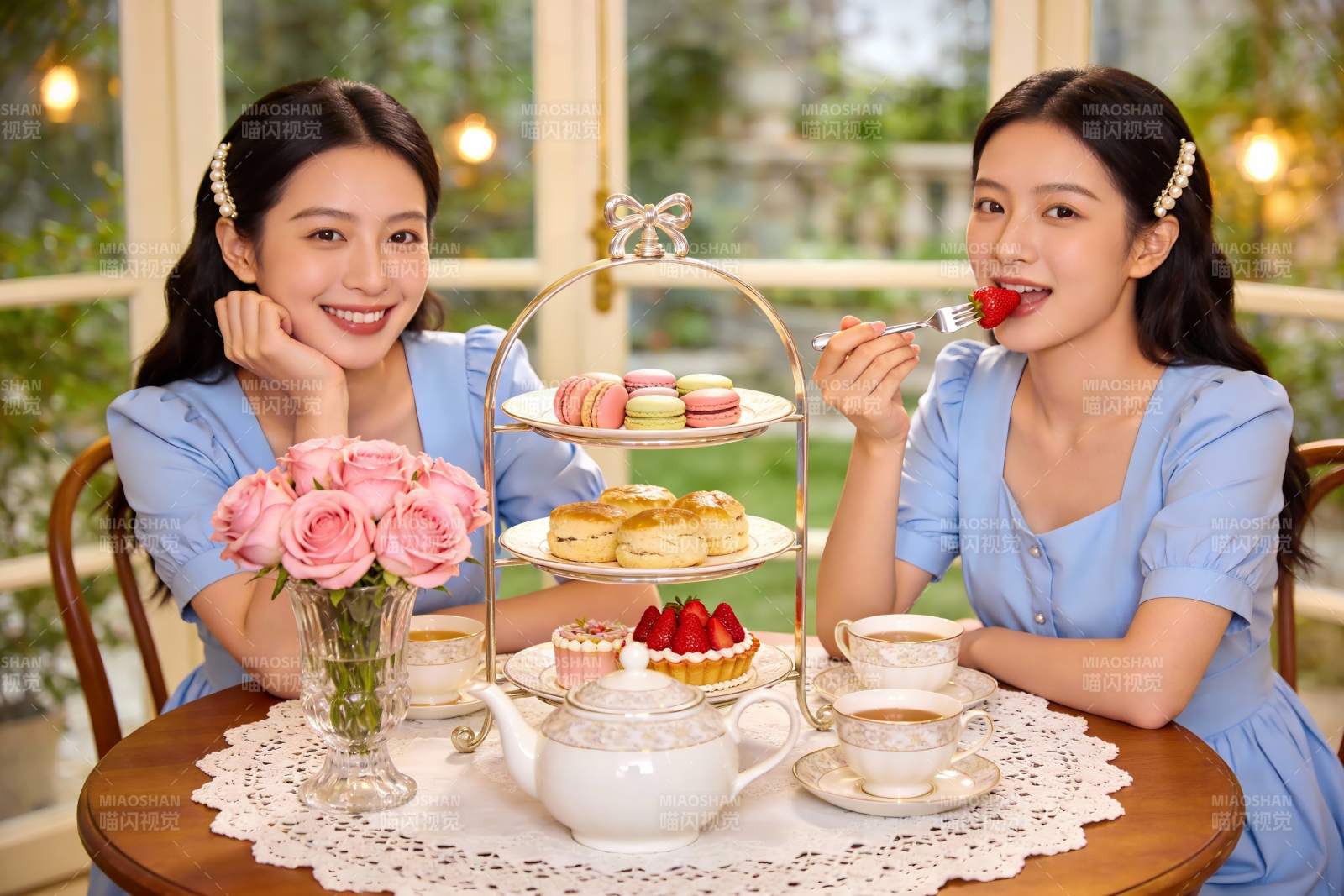 两位女士下午茶时光图片