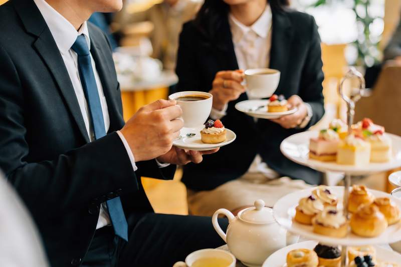 商务人士下午茶聚会图片