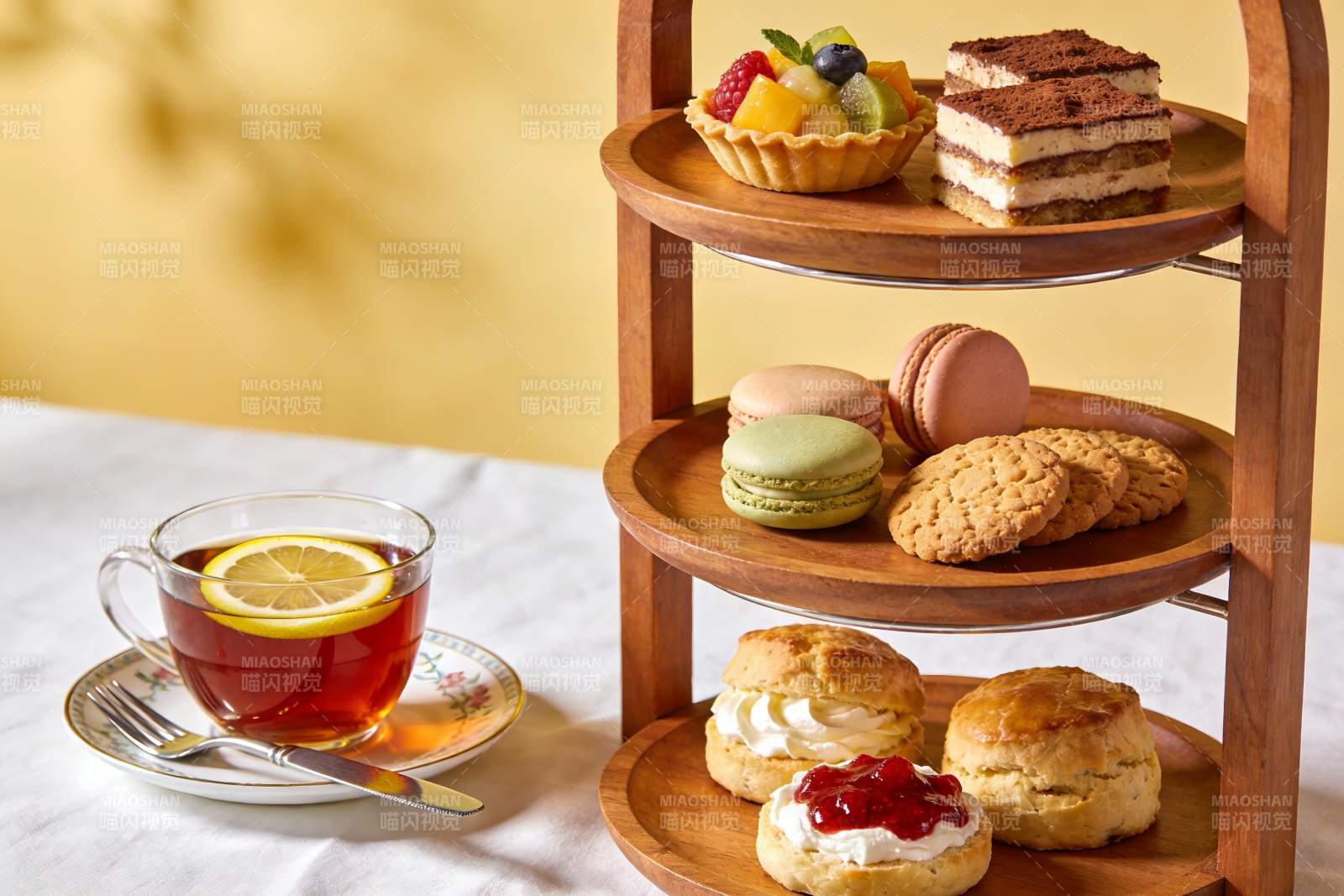 三层木质点心架配下午茶图片