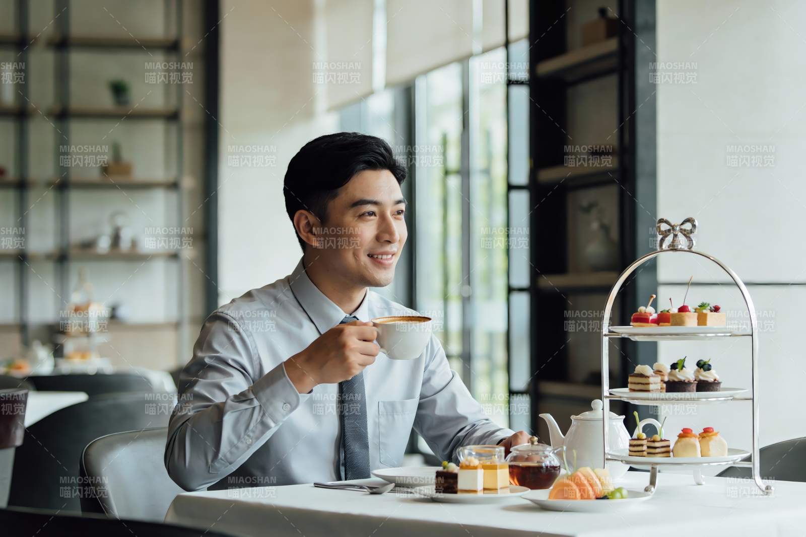 商务人士下午茶时光图片