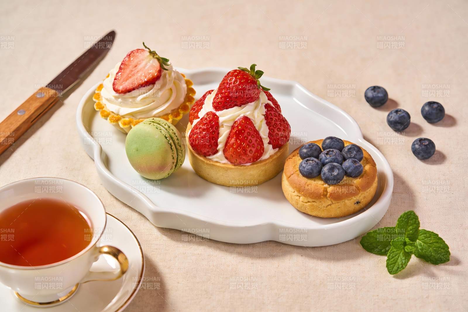 精致甜点与红茶下午茶图片