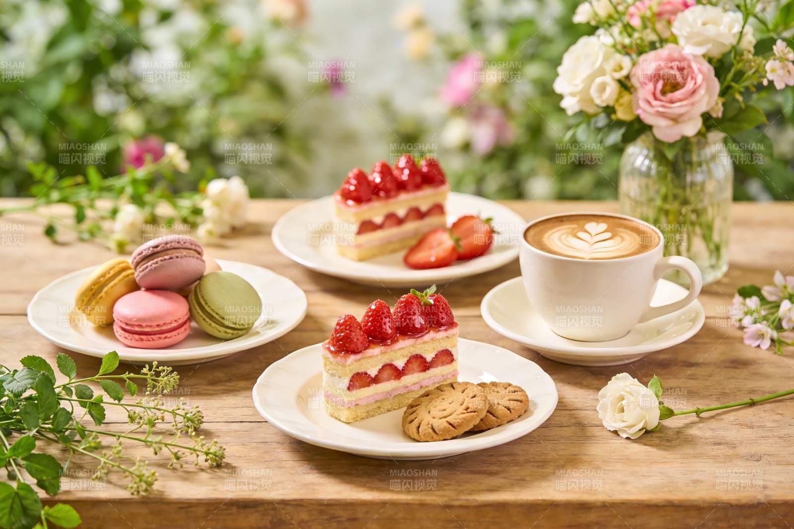 精致甜点与咖啡的优雅下午茶图片