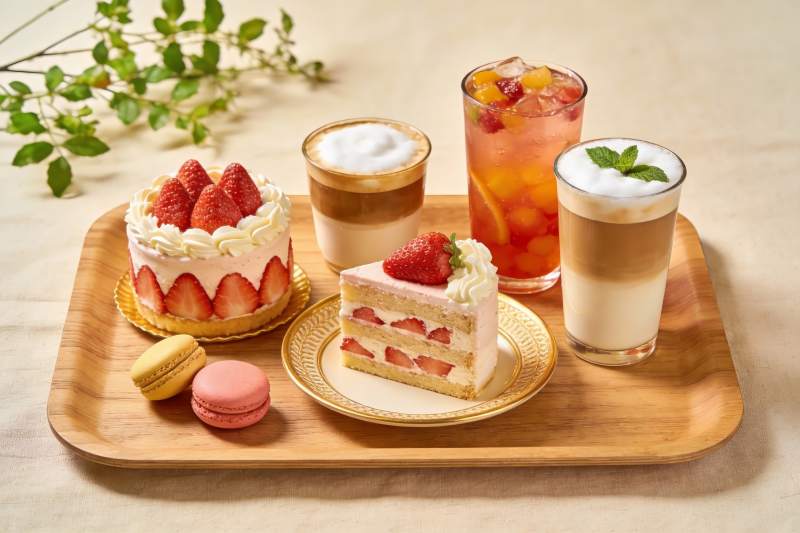 草莓甜品与饮品精美摆盘图片