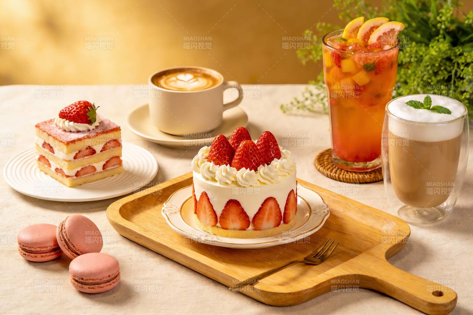 精致甜品与饮品摆盘图片