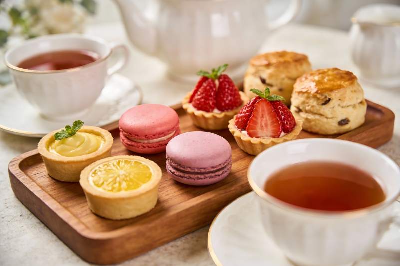 精致下午茶点心与红茶图片