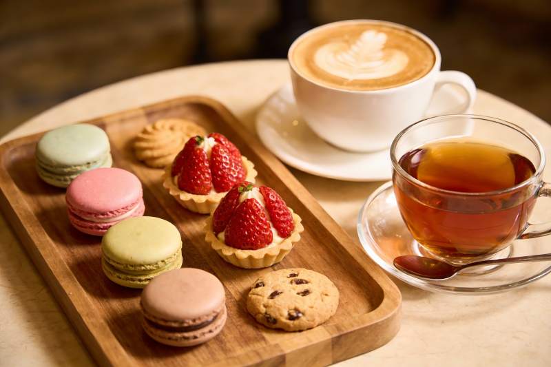 咖啡与甜点的惬意时光图片