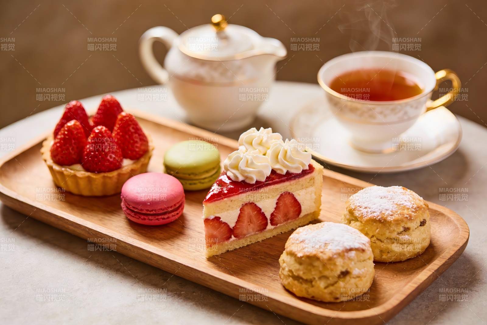 精致下午茶甜点与红茶图片
