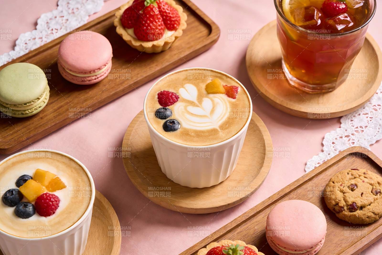 精致咖啡甜点摆盘图片