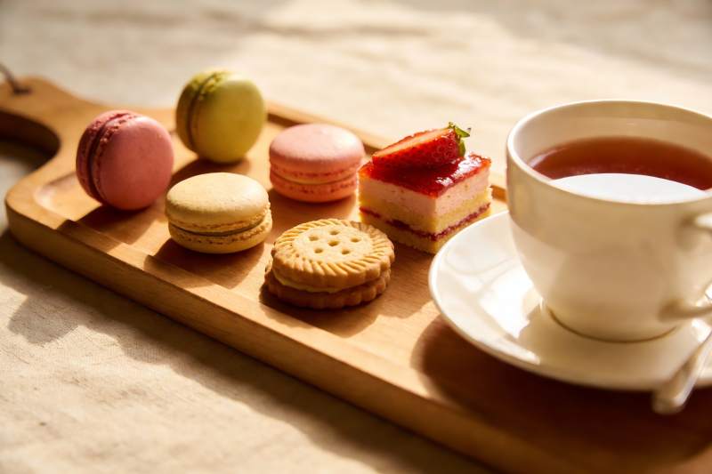 午后茶点甜品与红茶的惬意时光图片