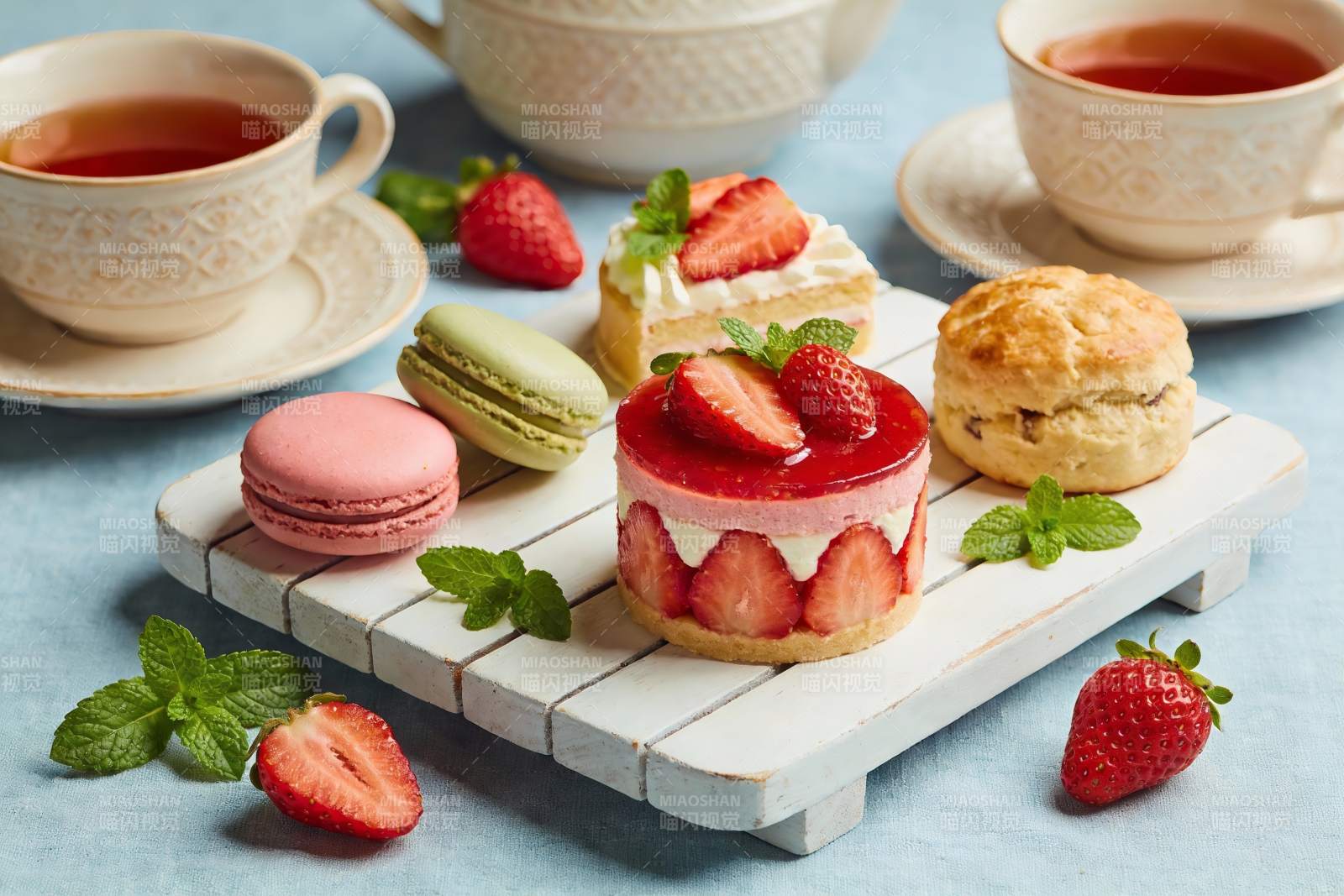 草莓甜点下午茶摆盘图片