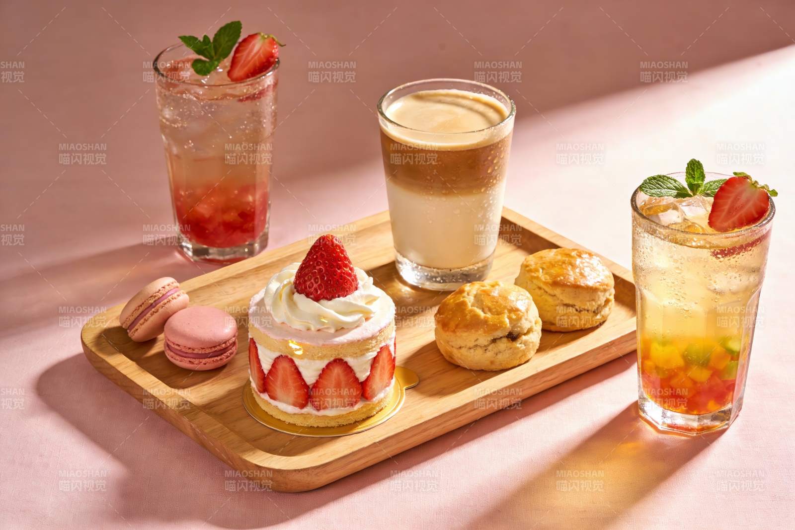 精致甜品与饮品摆盘图片