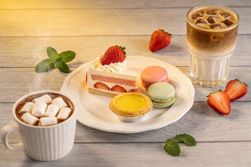 草莓甜品与饮品图片